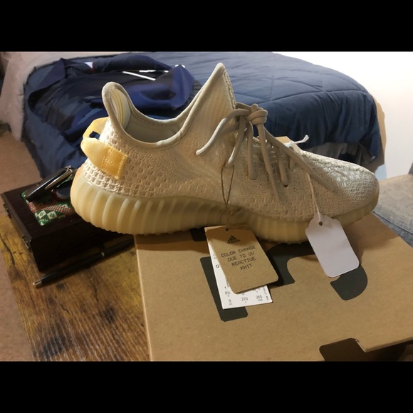 Yeezy Light Men’s size 9
